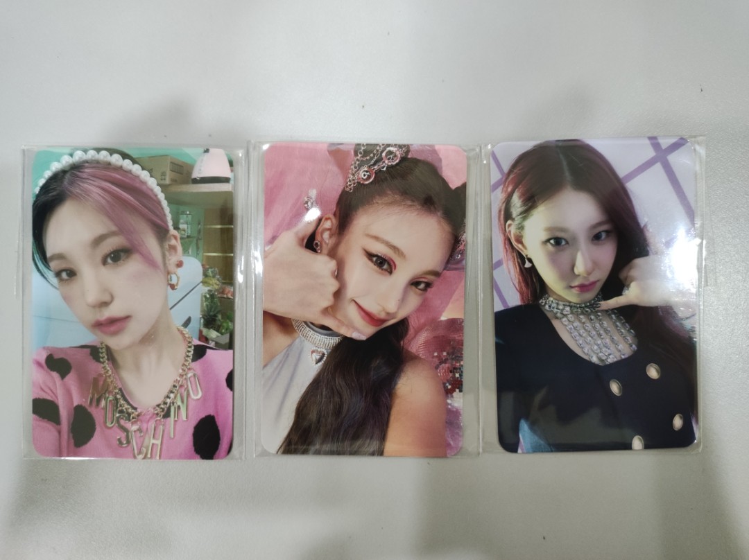 ITZY CRAZY IN LOVE HELLO 82 RARE SPECIAL PHOTOCARD BENEFITS