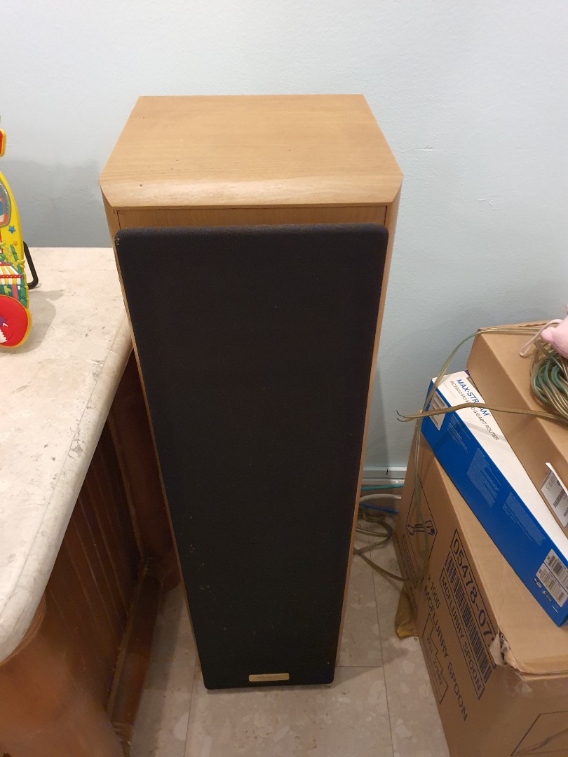 KENWOOD SPEAKERS AND BLACK KENWOOD CENTER SPEAKER, Audio, Soundbars