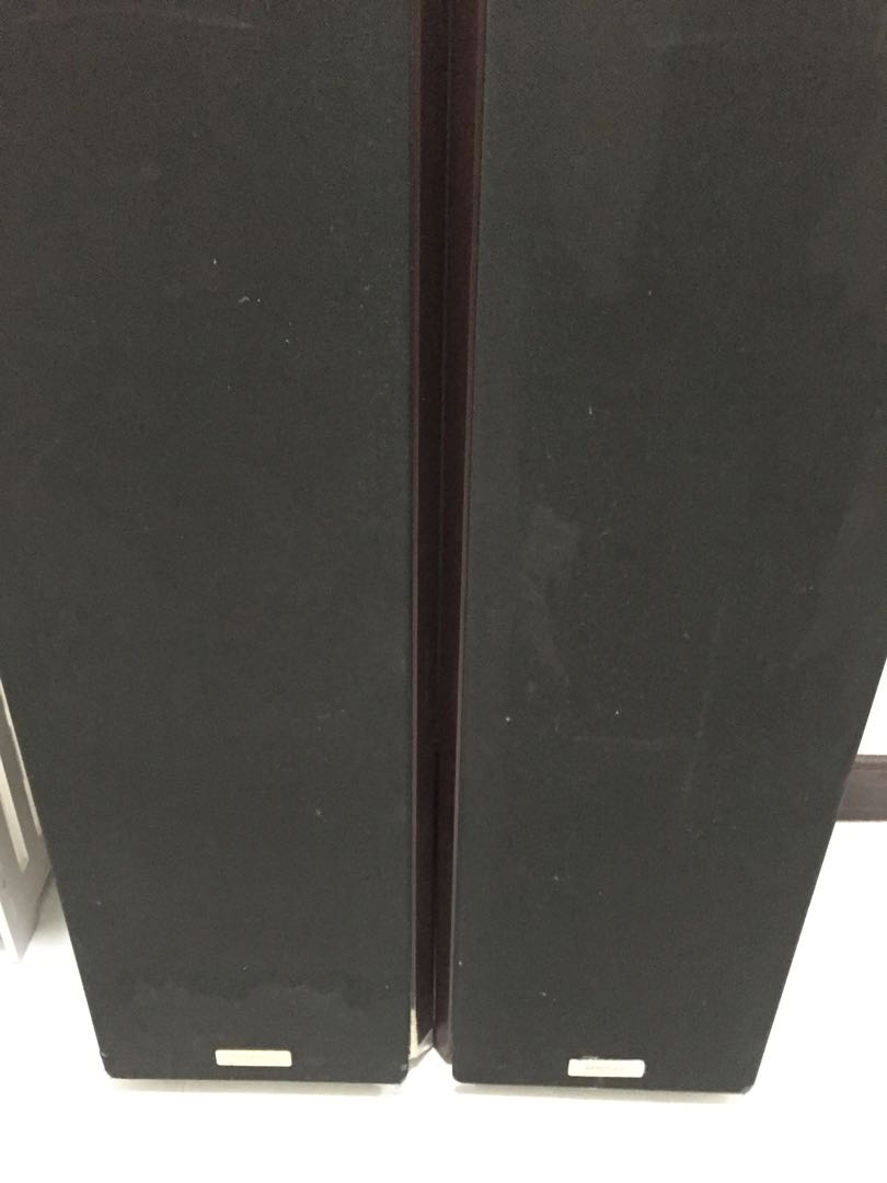 Kenwood tower speaker with carlson audio sorround and center speaker