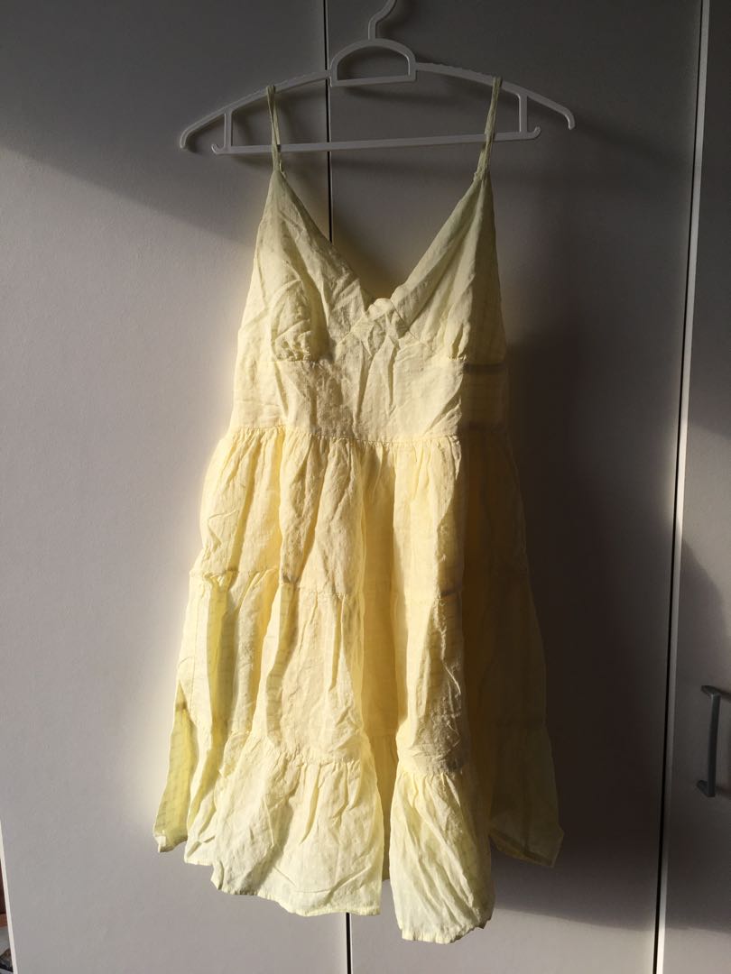 light yellow clothes