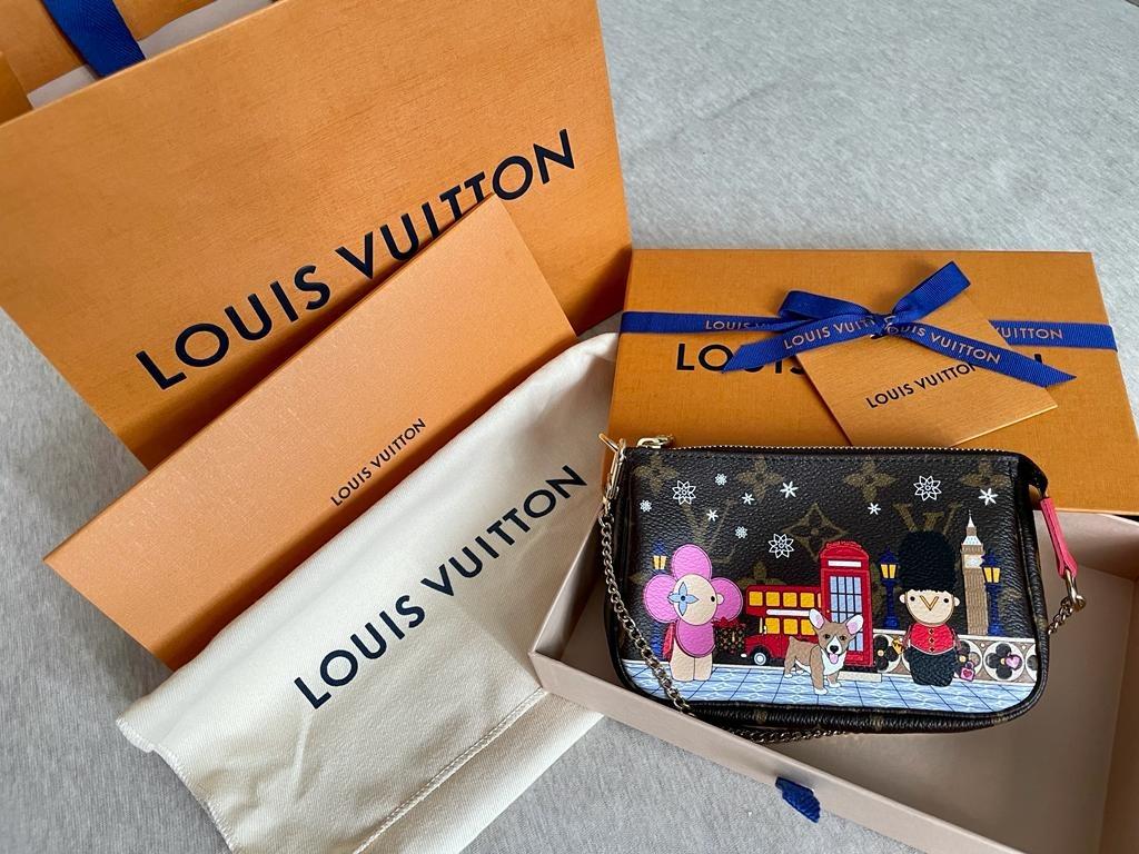 Louis Vuitton Mini Pochette Accessoires Ltd Ed Vivienne in London Christmas  2021 Animation - SOLD