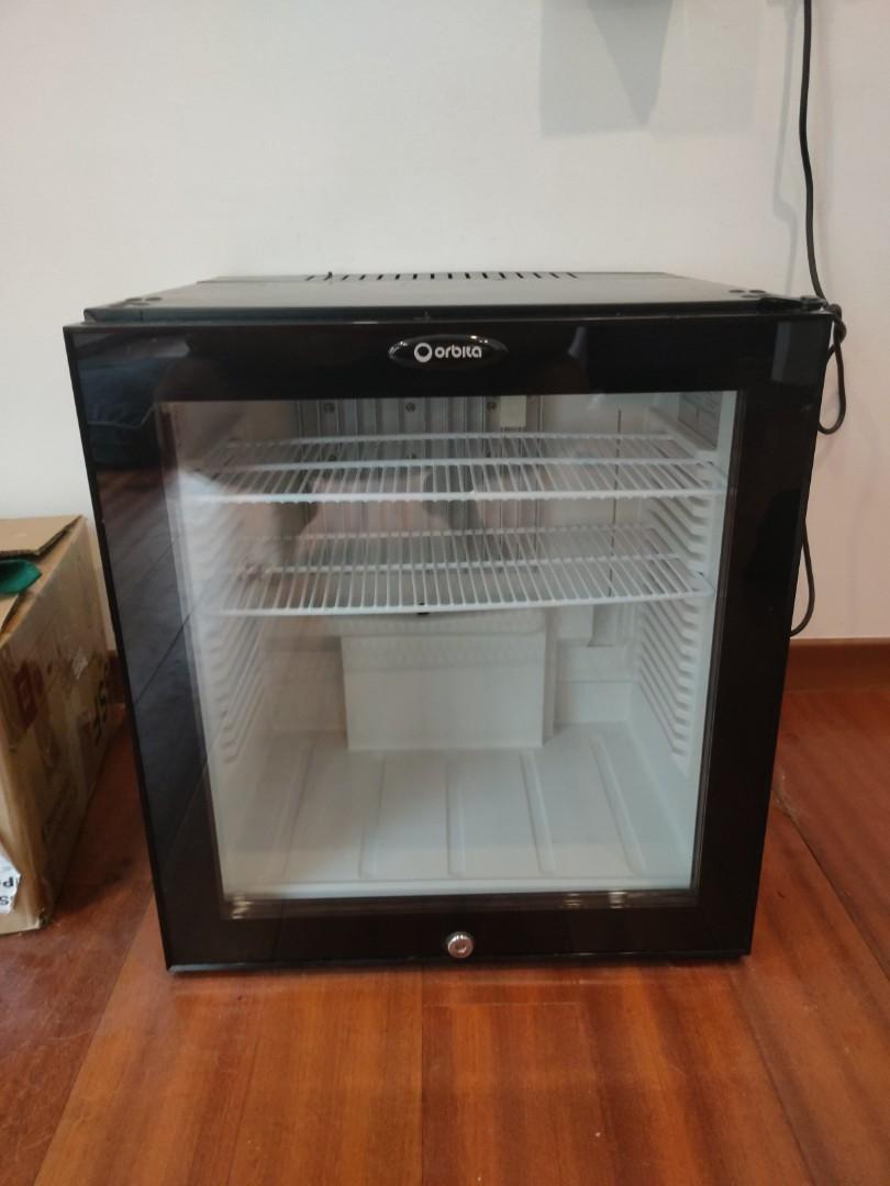 Mini drinks fridge, TV & Home Appliances, Kitchen Appliances