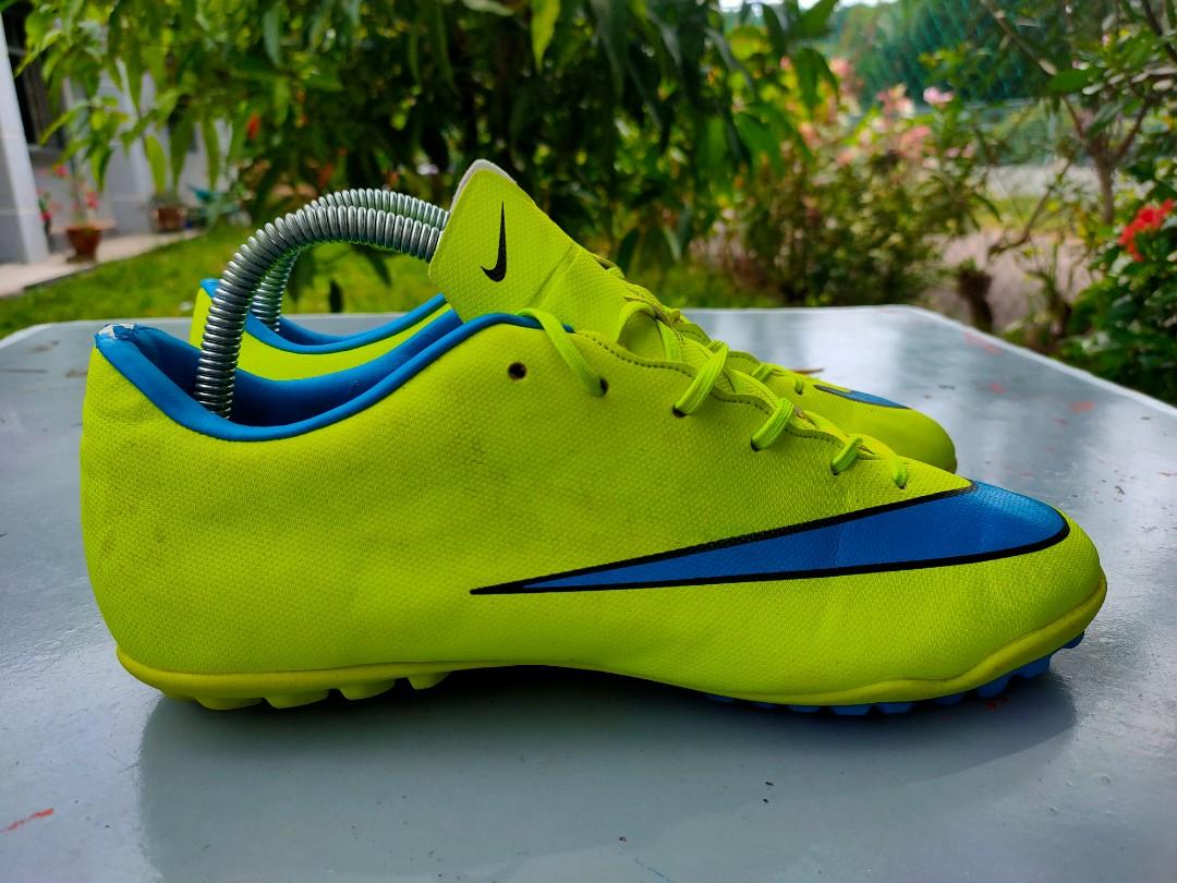 Mercurial futsal store