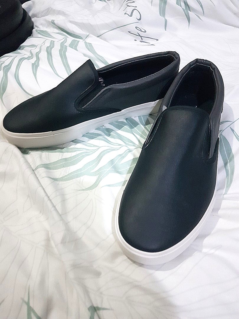 Penshoppe Slip-On Shoes Black Sneakers 
