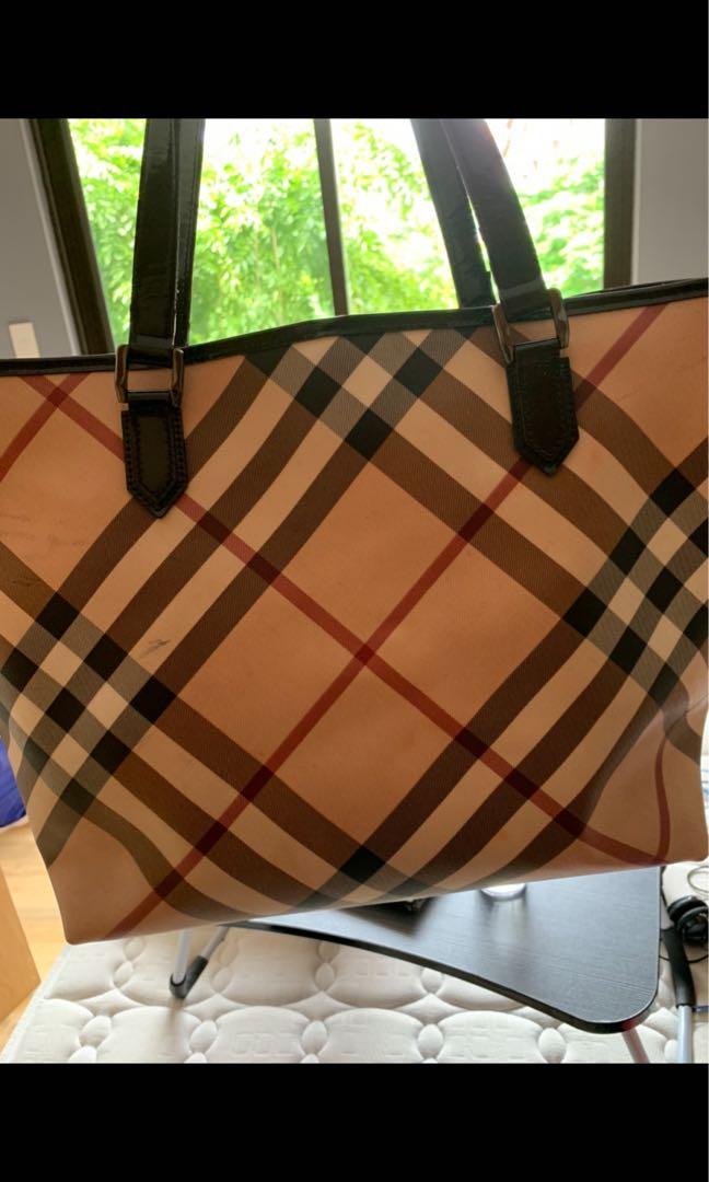 Preloved burberry bag authentic burberry bag (Category: Luxury Bags & Wallets) located in Manila. Submitted by christinevg (Listing ID 1121488073, Image 1). Description: Authentic burberry bag. With stain. Without box, paper bag and dust bag. Php 6,000 only. Last price. .