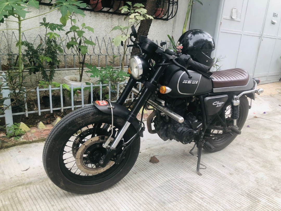 classic 250 rusi price
