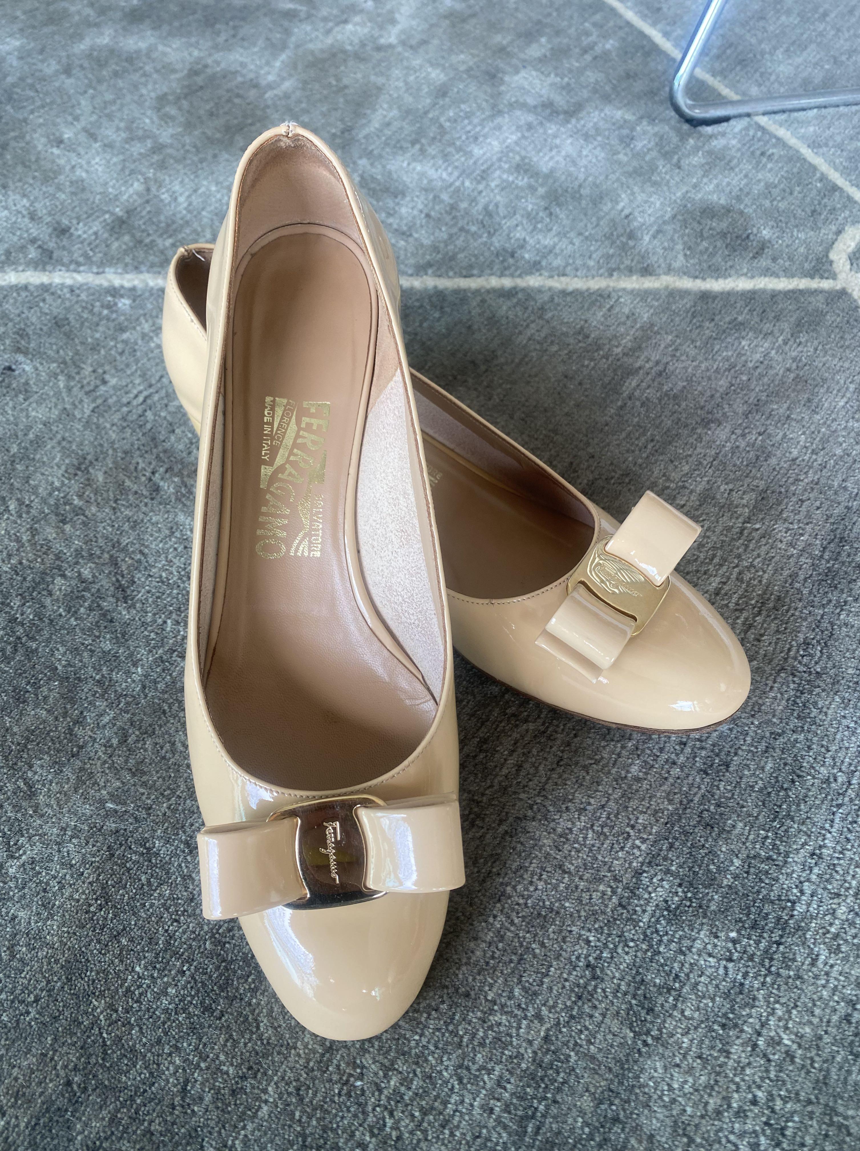 RARE Salvatore Ferragamo Vara Patent pumps 7.5c EU 38 Luxury