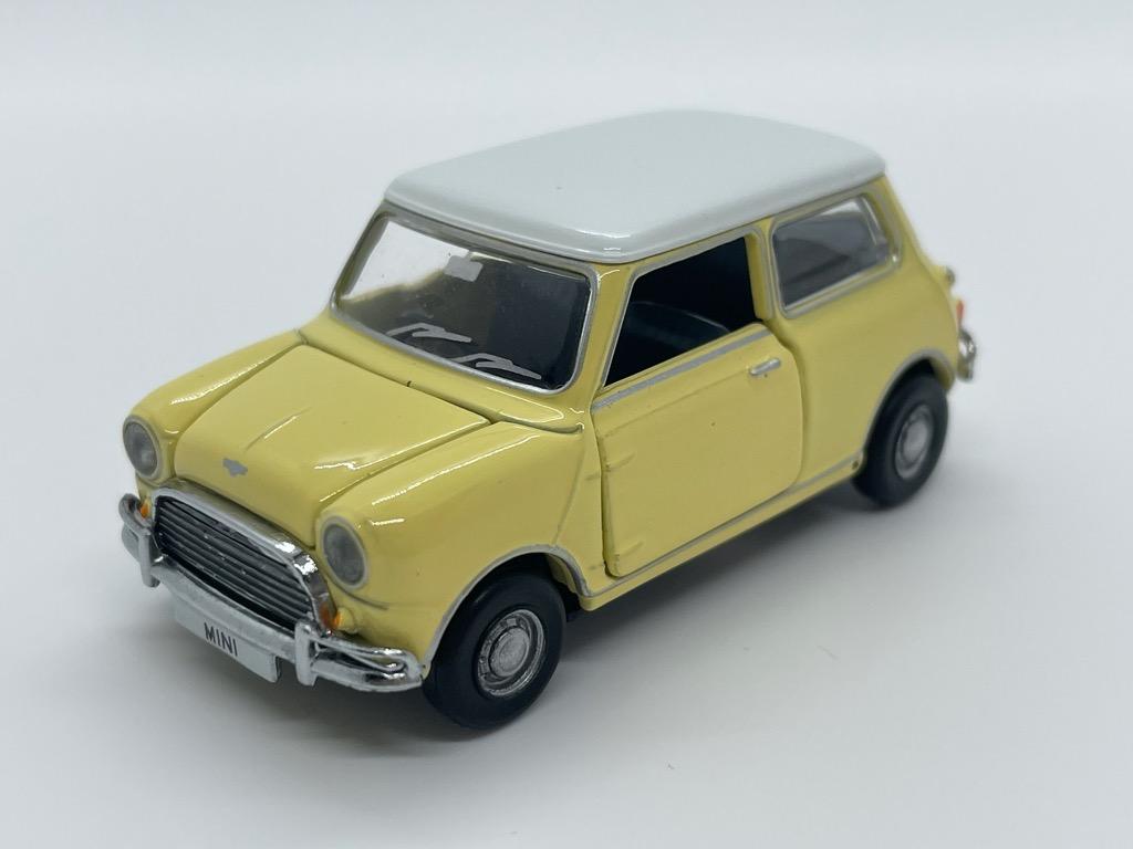 Tiny Mini Cooper Pantone 微影黃色mini車diy裝燈led 興趣及遊戲 玩具 遊戲類 Carousell