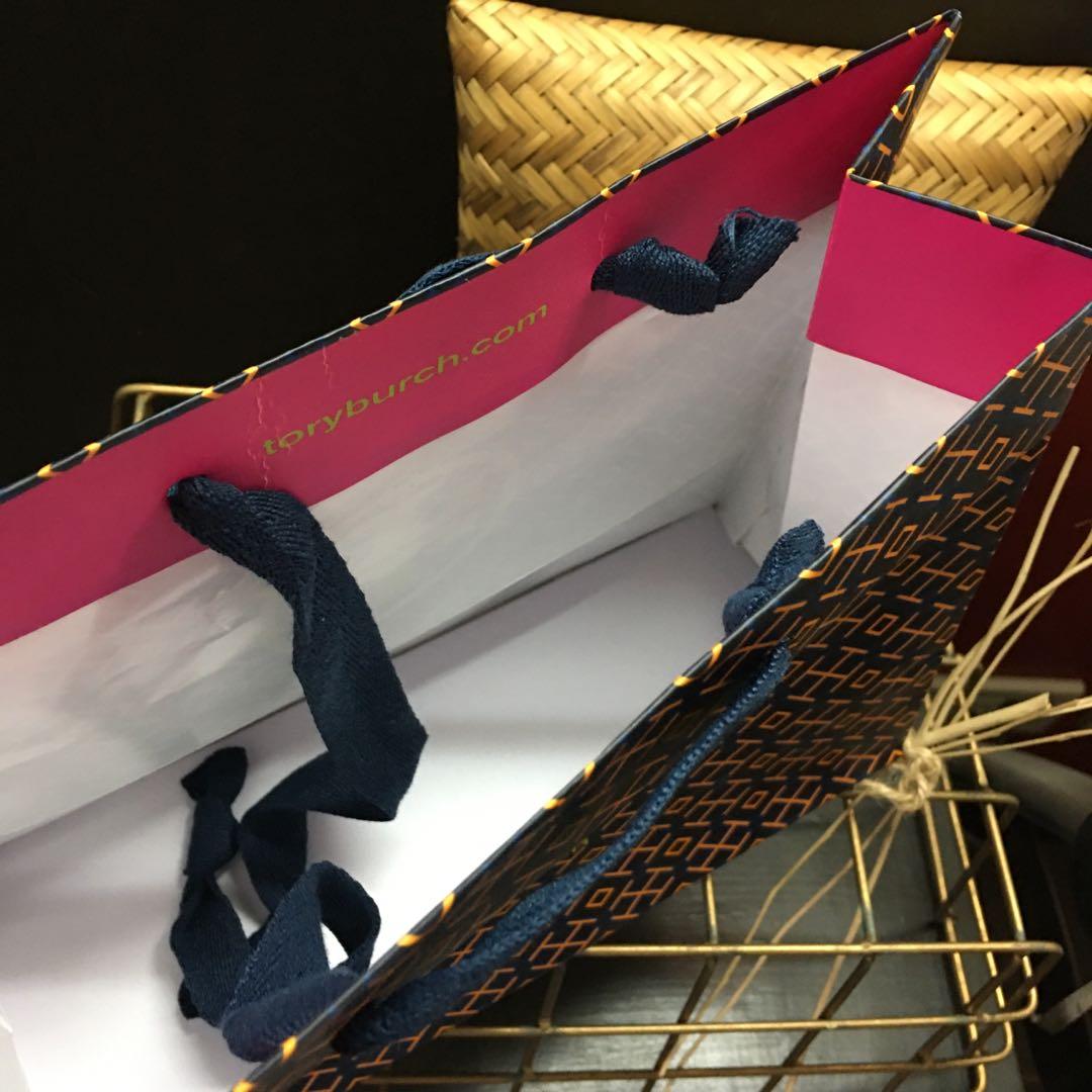Tory Burch Small Paper Bag (Category: Luxury Bags & Wallets) located in Manila. Submitted by coolandchic (Listing ID 1121516403, Image 2). Description: From Tory Burch USA .