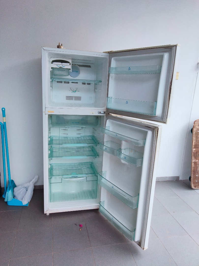 Used fridge for selling working good condition and free delivery 70