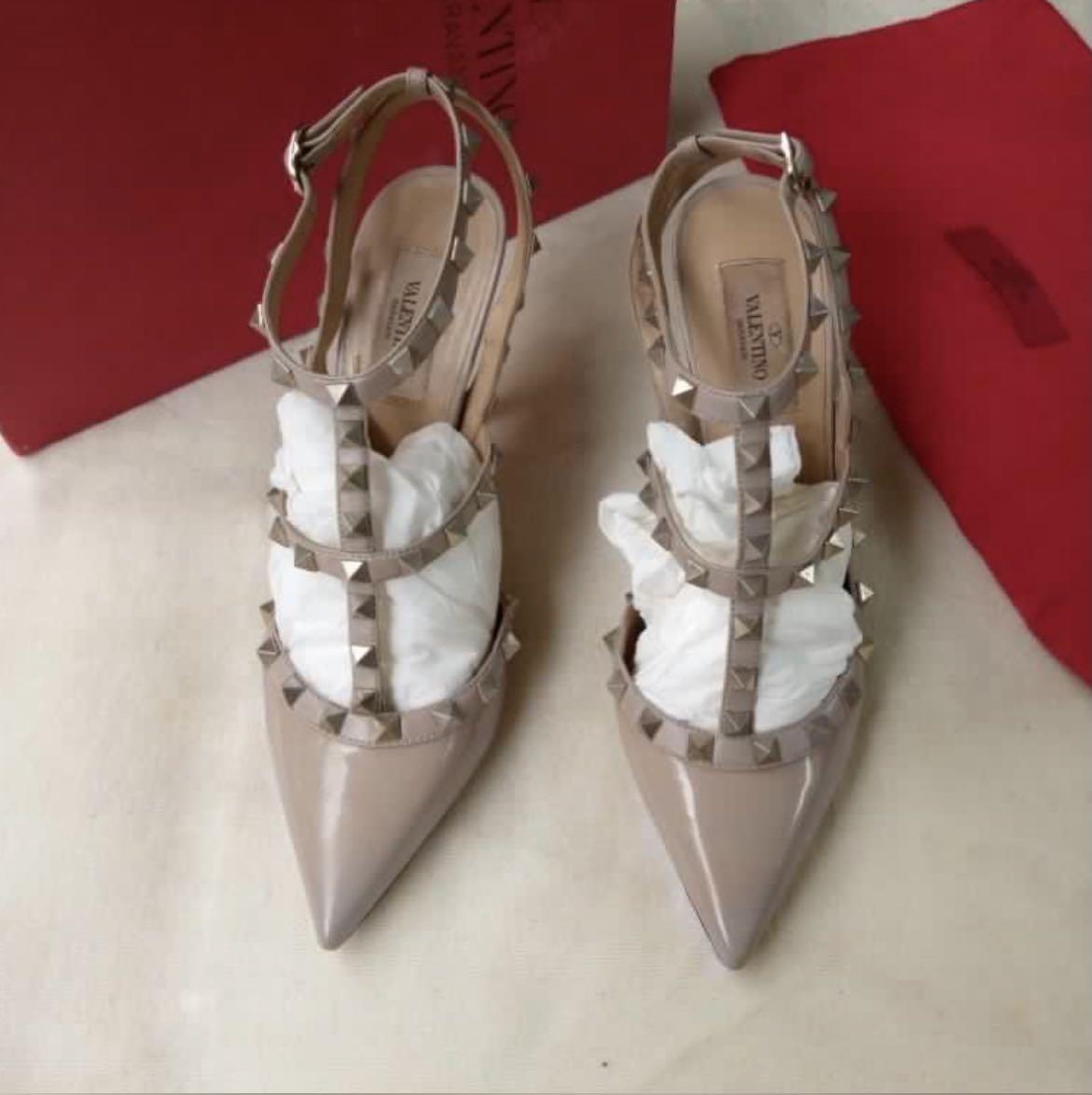 Valentino Garavani Pink Rockstud Heels | MILANSTYLE.COM