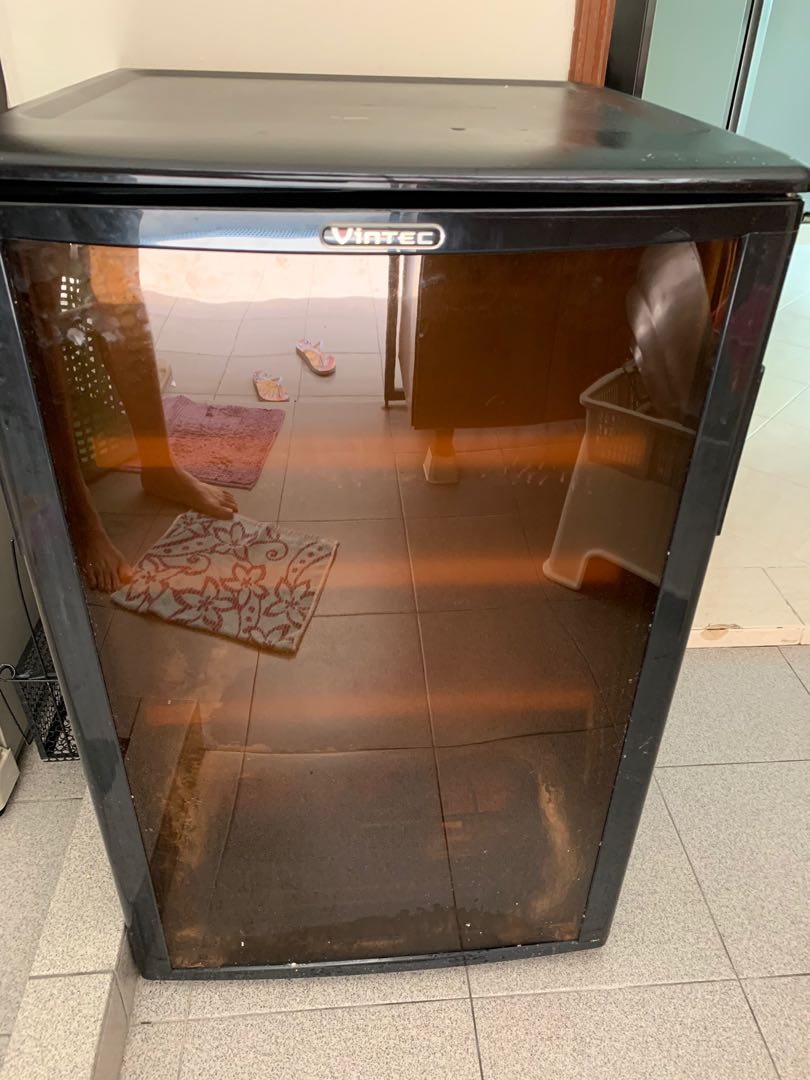 Vintec wine fridge, TV & Home Appliances, Kitchen Appliances, Wine