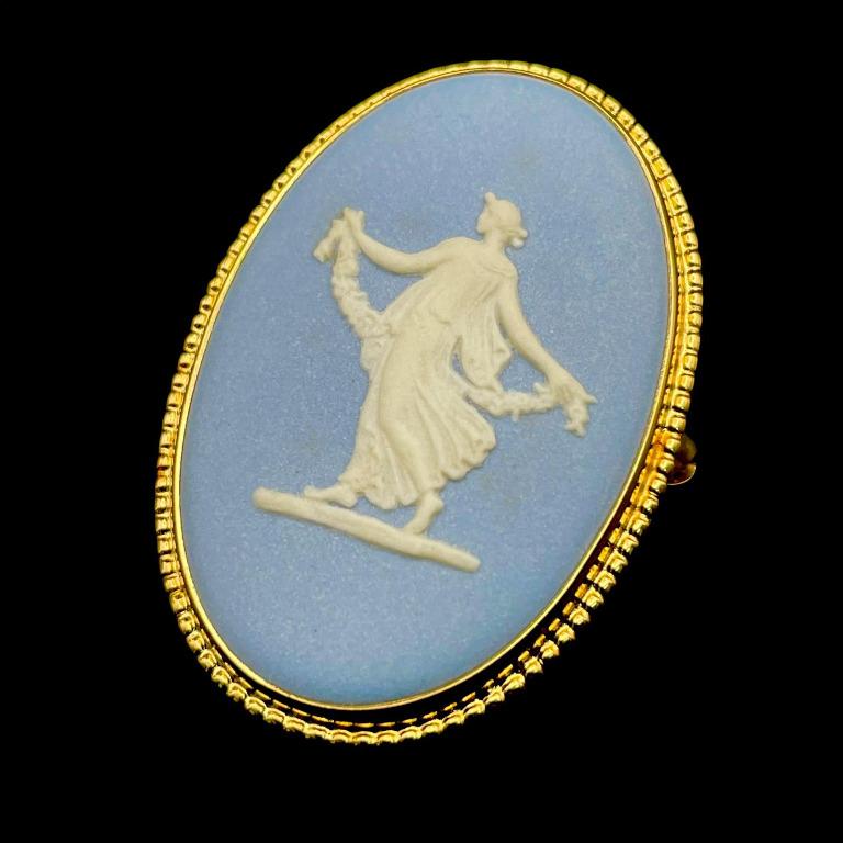 WEDGWOOD BROOCH W BOX