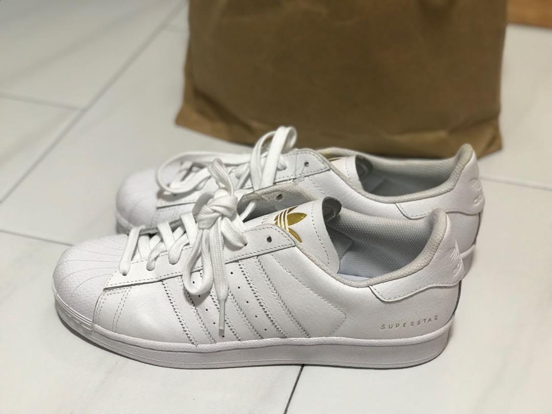 creencia Mesa final Contestar el teléfono Adidas Superstar 70th Anniversary Limited Edition White Gold Sneakers,  Men's Fashion, Footwear, Sneakers on Carousell