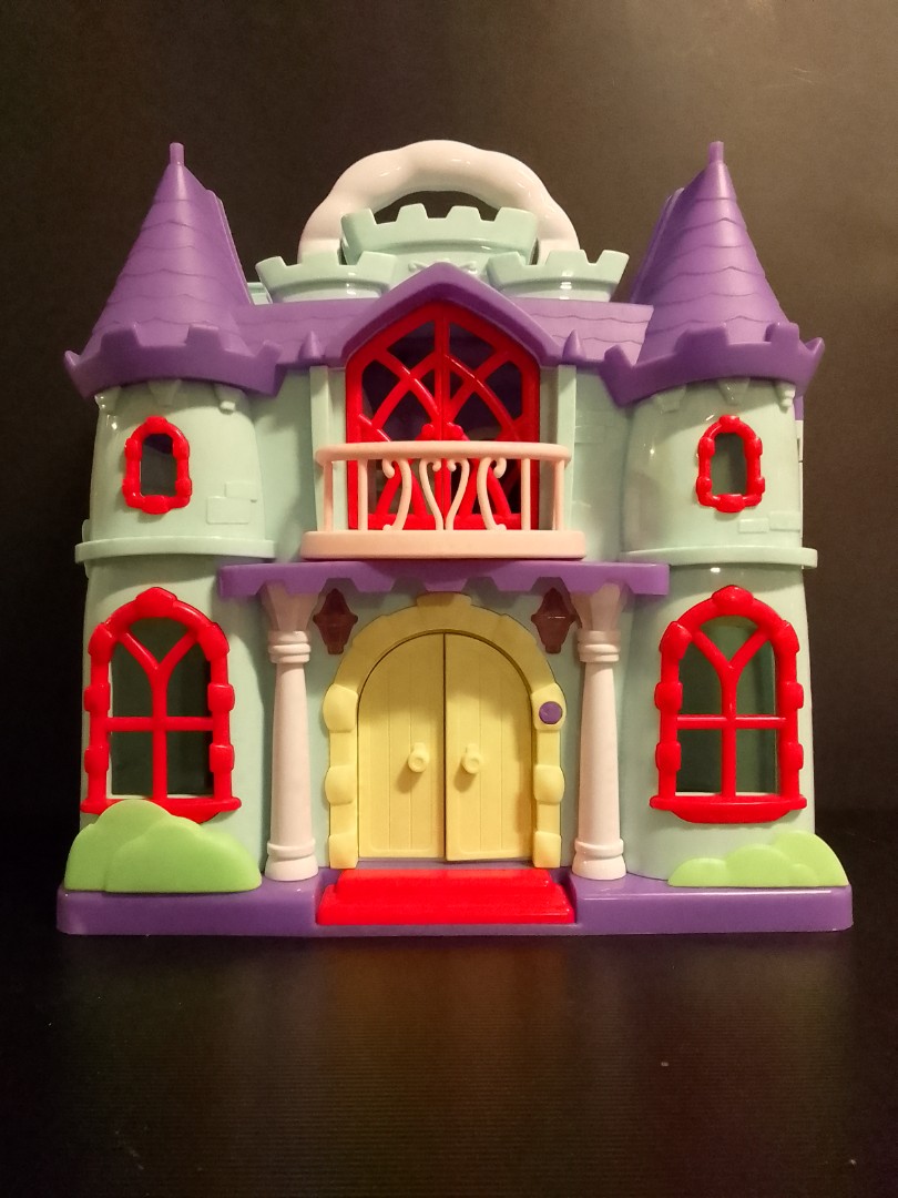 Castle playset, Hobbies & Toys, Toys & Games on Carousell