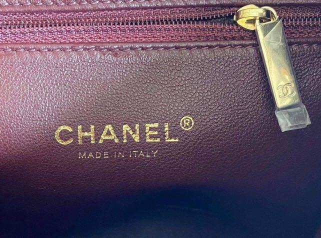 Chanel bag 💯 Original (Category: Backpacks) located in Manila. Submitted by arianing07 (Listing ID 1121706285, Image 2). Description: Chanel 2017 Business Affinity black 9”L x 6” W x 9” H Bag Condition: 9/10.