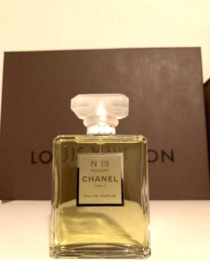 Perfume Shrine: Chanel No.19 Poudre: fragrance review