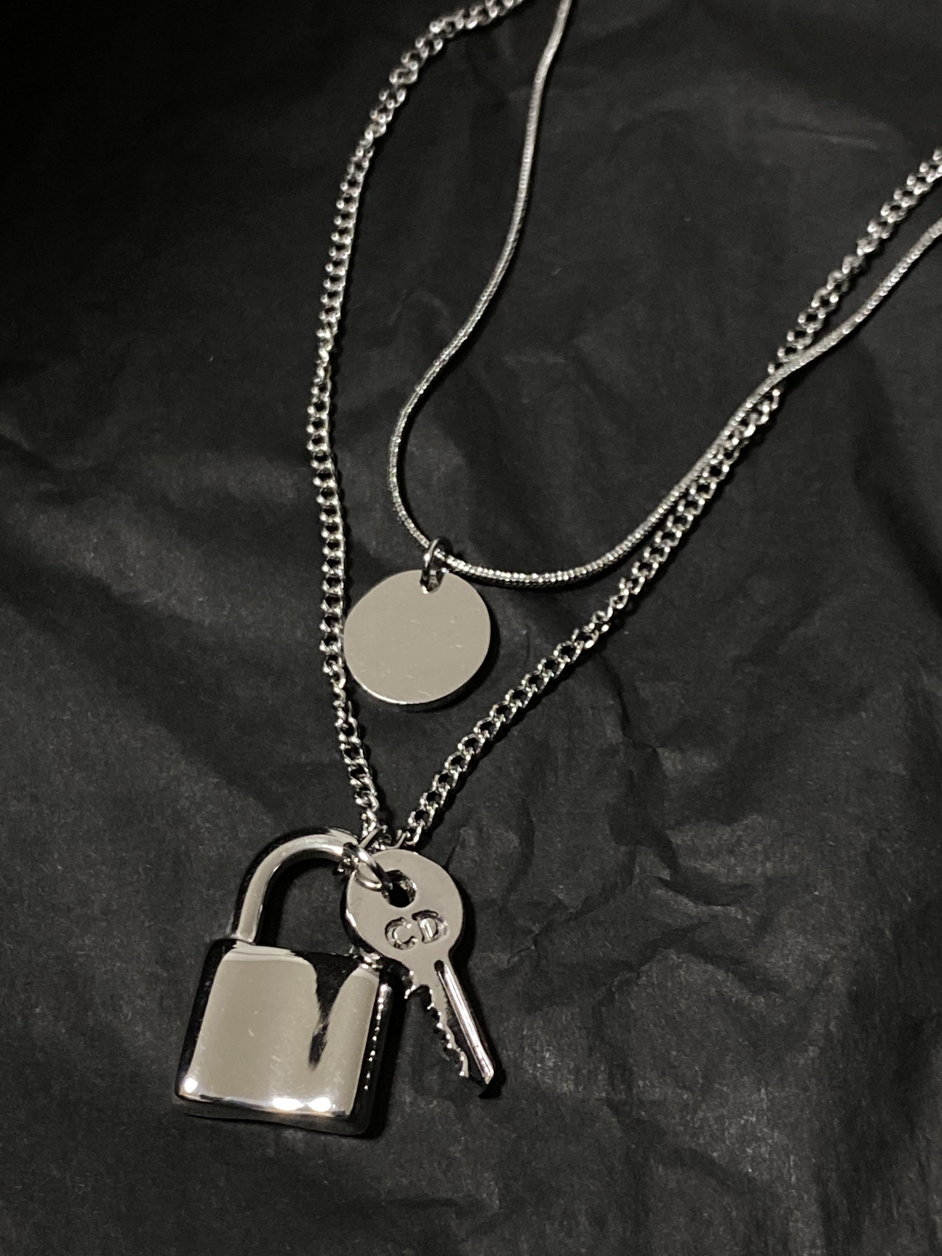 dior chain lock