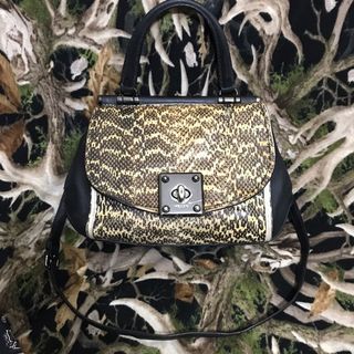 (Category: ) located in . Submitted by shopaholic_gurl (Listing ID 1121724023, Image 1). Description: .