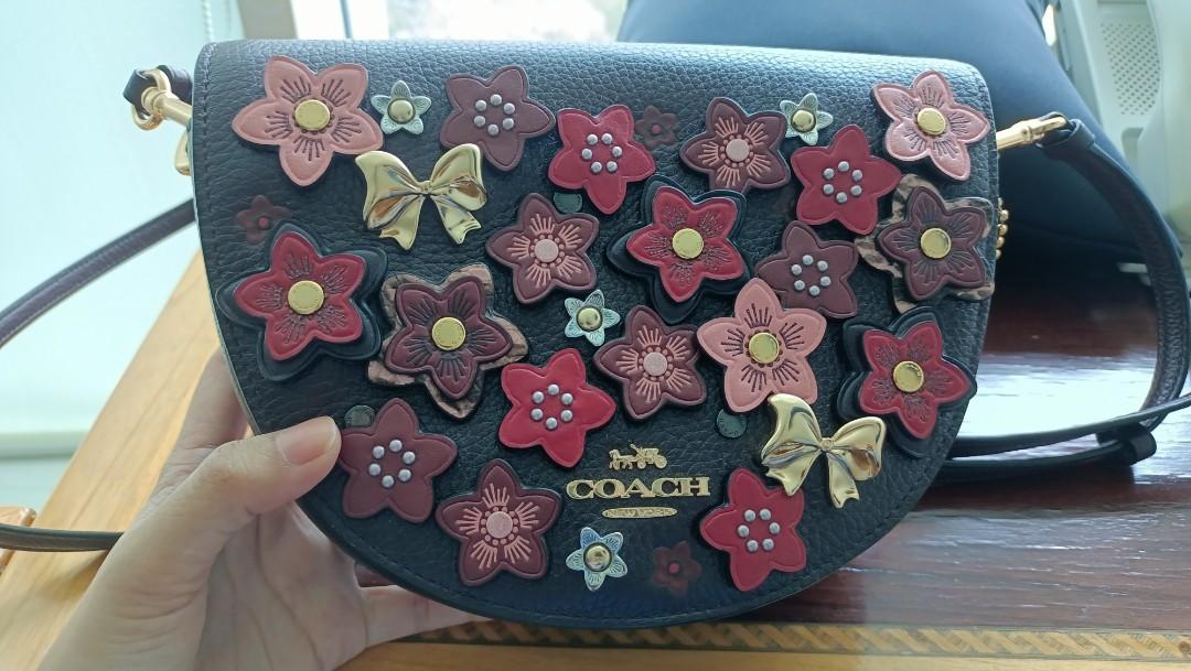 Ellen crossbody best sale with daisy applique