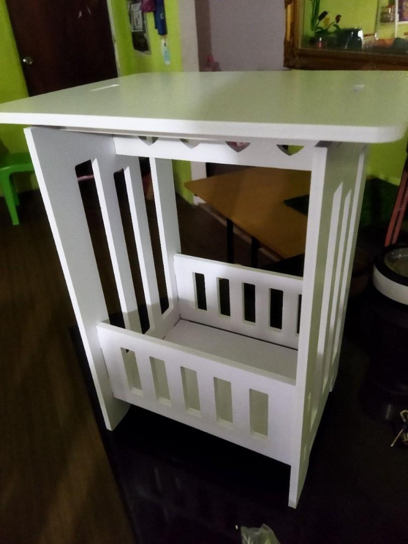 Meja hiasan ruang tamu, Furniture & Home Living, Home Decor, Carpets