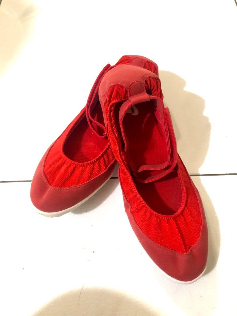 Nike tenkay slip ballet sales flats
