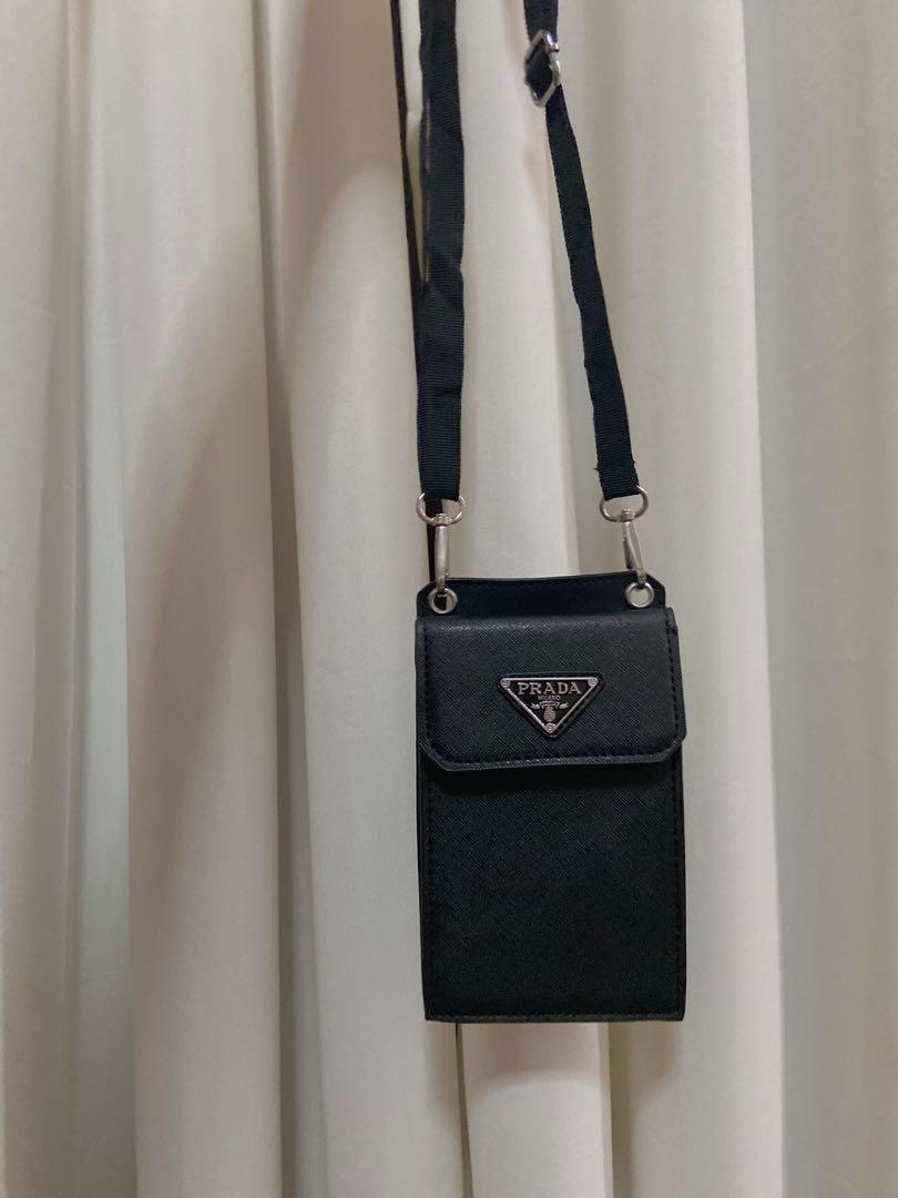 Prada men saffiano mobile phone case on hand (Category: Luxury Bags & Wallets) located in Mandaluyong City. Submitted by japanandsingaporeluxepreloved (Listing ID 1121692575, Image 1). Description: .