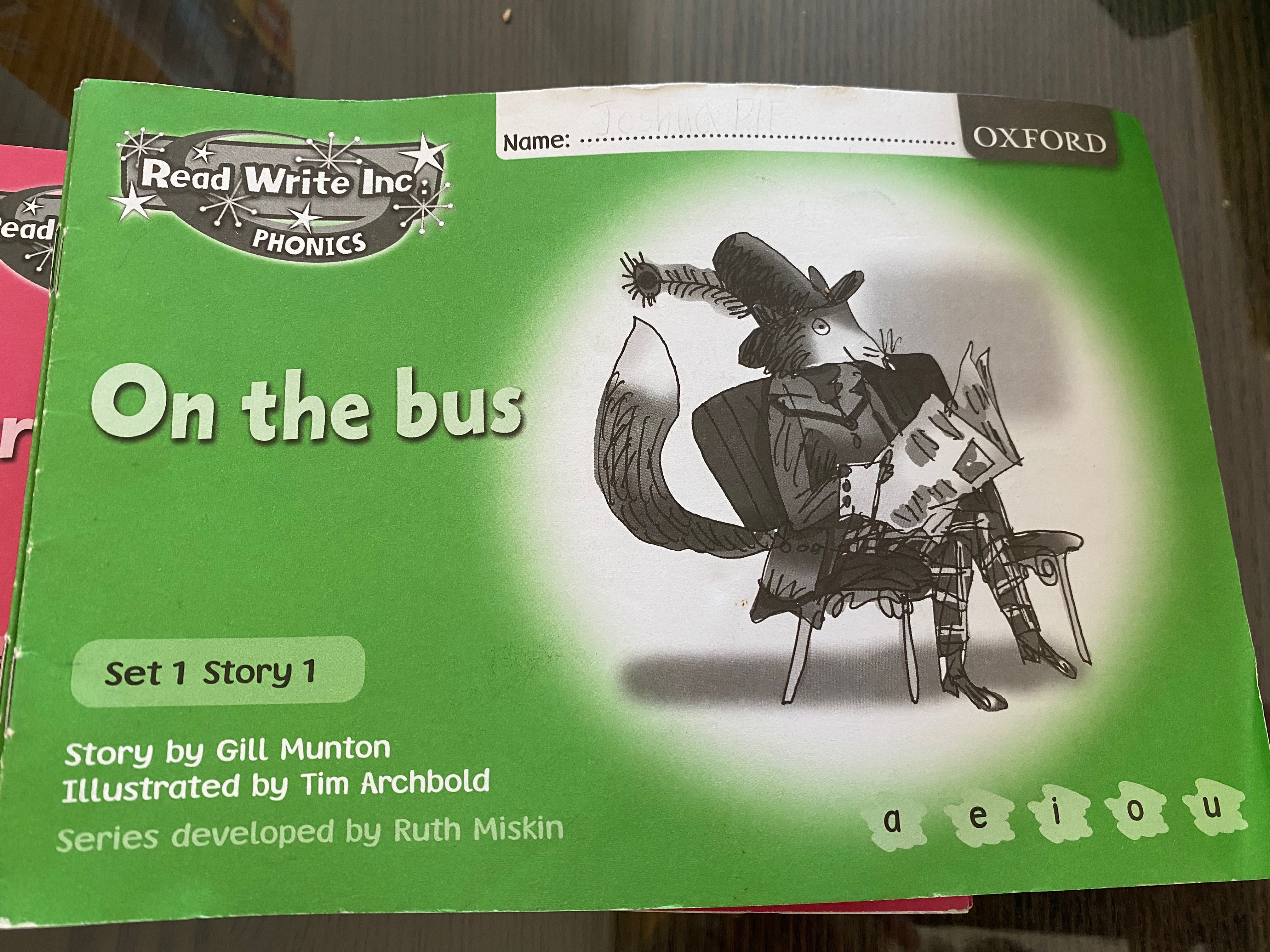 Read Write Inc. Green Story 110, 興趣及遊戲, 書本 & 文具, 教科書 Carousell