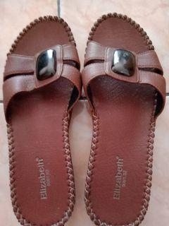 Sandal Merk Elizabeth
