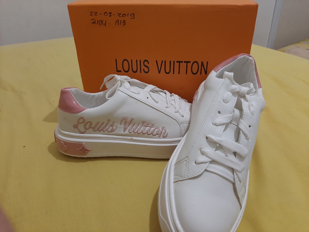 Sepatu lv pink putih