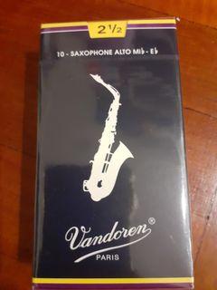 Vandoren saxophone reed 2½