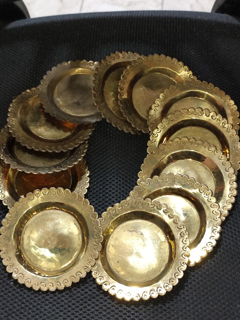 Vintage Brass Saucers 12pcs, Hobbies & Toys, Memorabilia & Collectibles