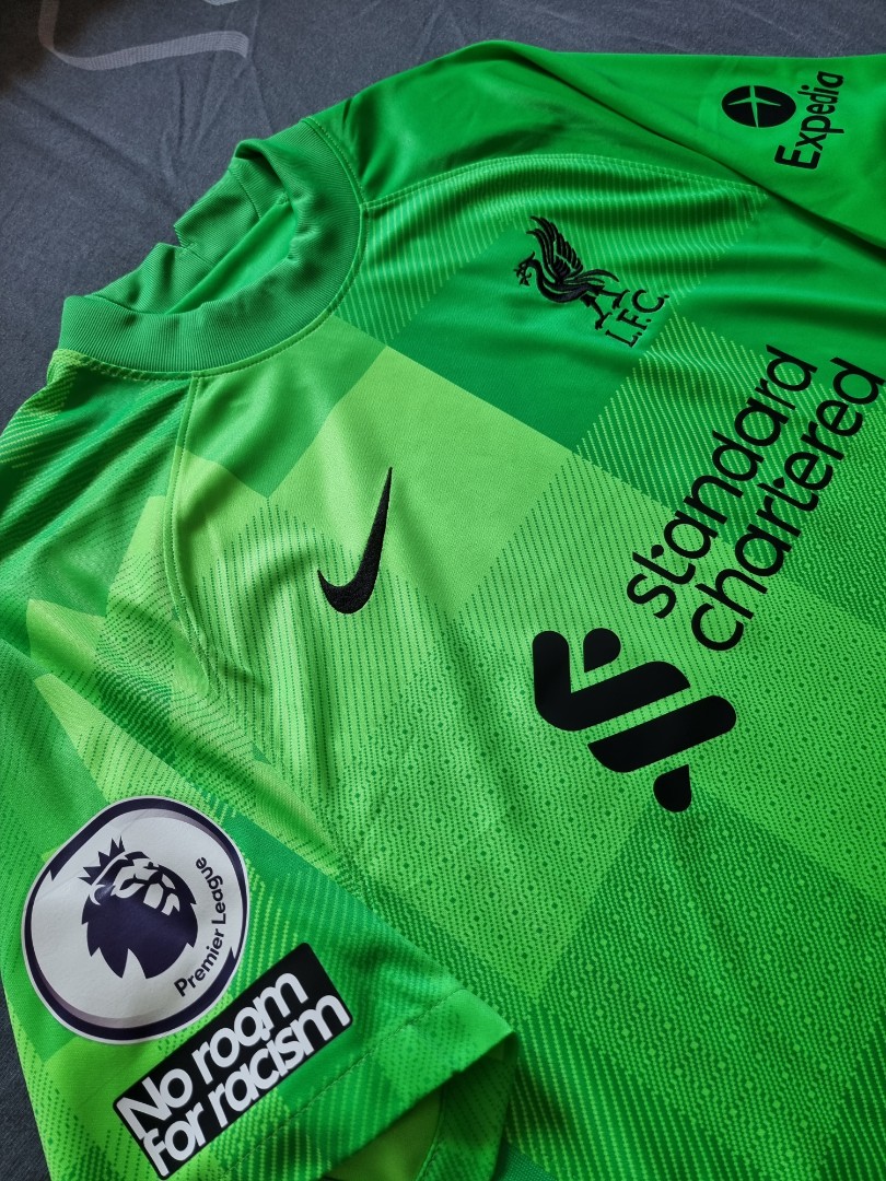 Liverpool green 2025 goalkeeper kit