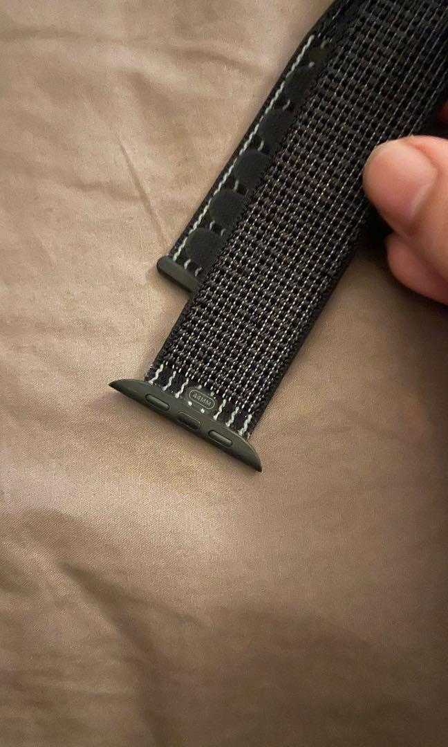 Nike sport loop reflective band top