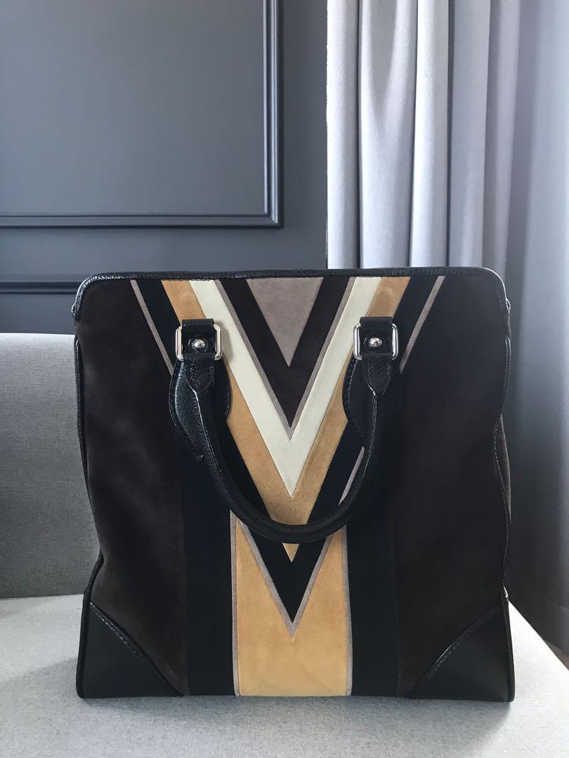 Flock stressende evaluerbare Authentic Louis Vuitton Cabas Innsbruck lv Fall Winter Men's 2006 bag  Fashion Show rare, Luxury, Bags & Wallets on Carousell