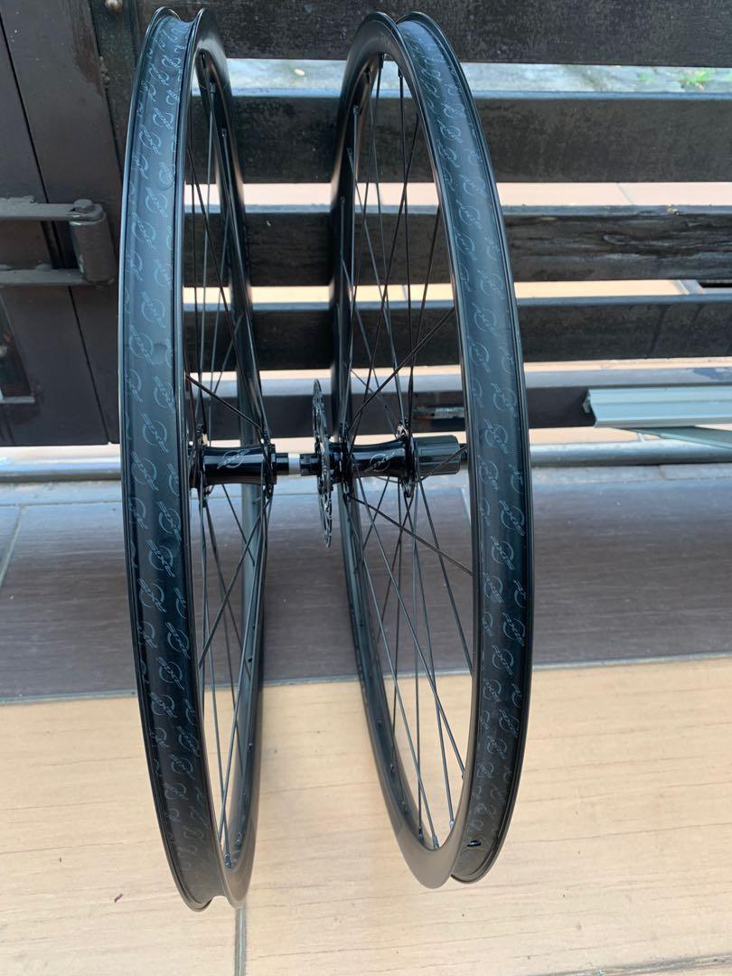 Axis Sport disc wheelset, Sports Equipment, Bicycles & Parts, Bicycles