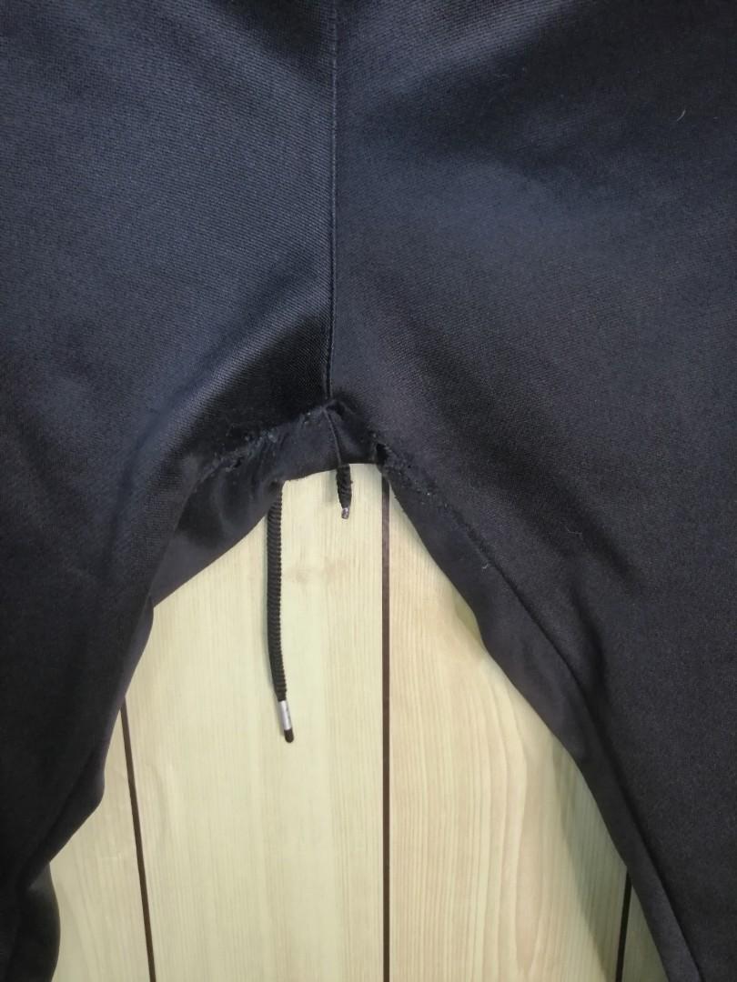 Bò Athletics Jogger Pants (Category: Joggers) located in Santa Rosa. Submitted by johannstuart (Listing ID 1121828410, Image 2). Description: May maliit na butas sa punjo. Size : XL.