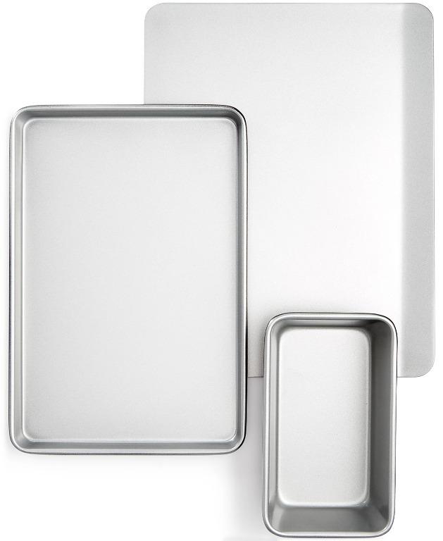CUISINART 3PC. NONSTICK BAKEWARE SET (Category: Cookware & Accessories) located in Valenzuela. Submitted by francissilva5667 (Listing ID 1121793998, Image 3). Description: This 3-piece set from Cuisinart is a baker's delight including a cookie and baking sheet and a loaf pan to help you create delicious treats. And, clean up is a snap with nonstick interiors and exteriors! 3-piece set includes: 17" cookie sheet 15" baking sheet 9" loaf pan Nonsti