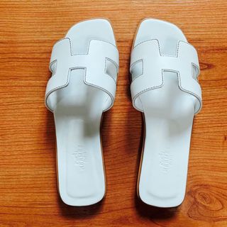 (Category: ) located in . Submitted by lizzyclosetsale (Listing ID 1116459105, Image 1). Description: .