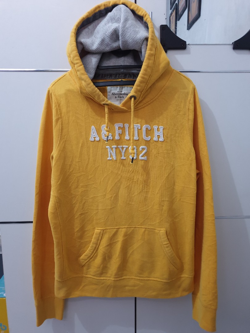 Hoodie abercrombie yellow Fesyen Pria Pakaian Atasan di Carousell