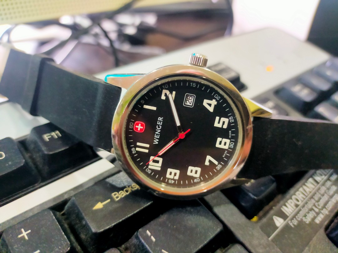 Like new Wenger Swiss military watch runs great Men s Fashion