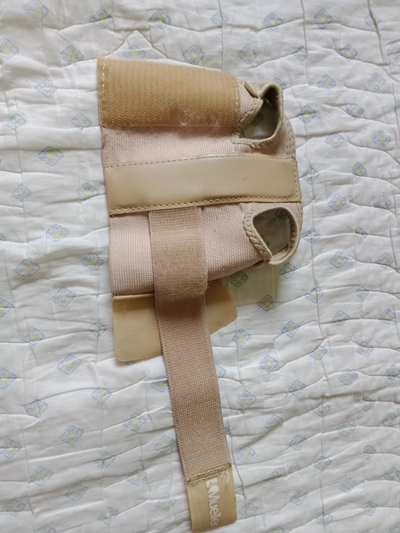 Mueller Wrist brace with splint adjustable, Health & Nutrition, Braces ...