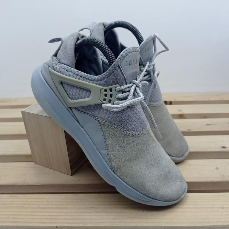 Jordan fly outlet 89 grey