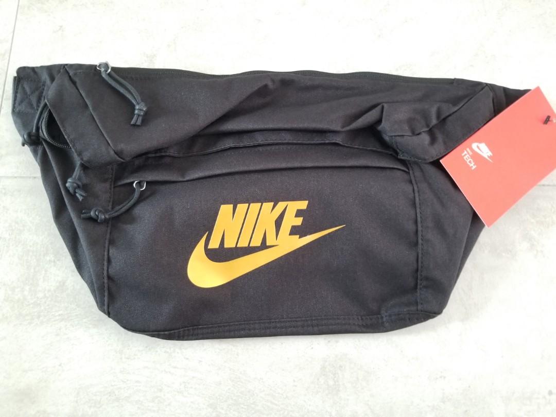Nike tech hip pack hot sale black gold