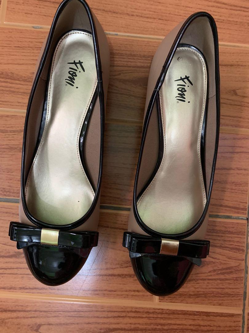 Fioni shop flat sandals