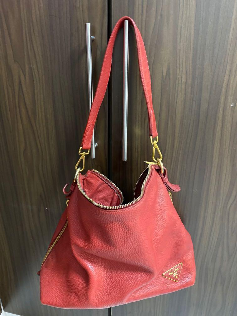 Prada (Category: Bags & Wallets) located in Singapore. Submitted by happyfish_9cbe28 (Listing ID 1121784657, Image 3). Description: Well used.