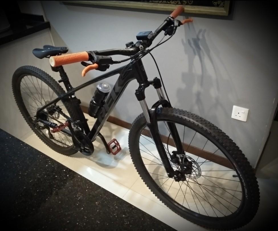 TREK Marlin 5 Size M 29er, Sports 