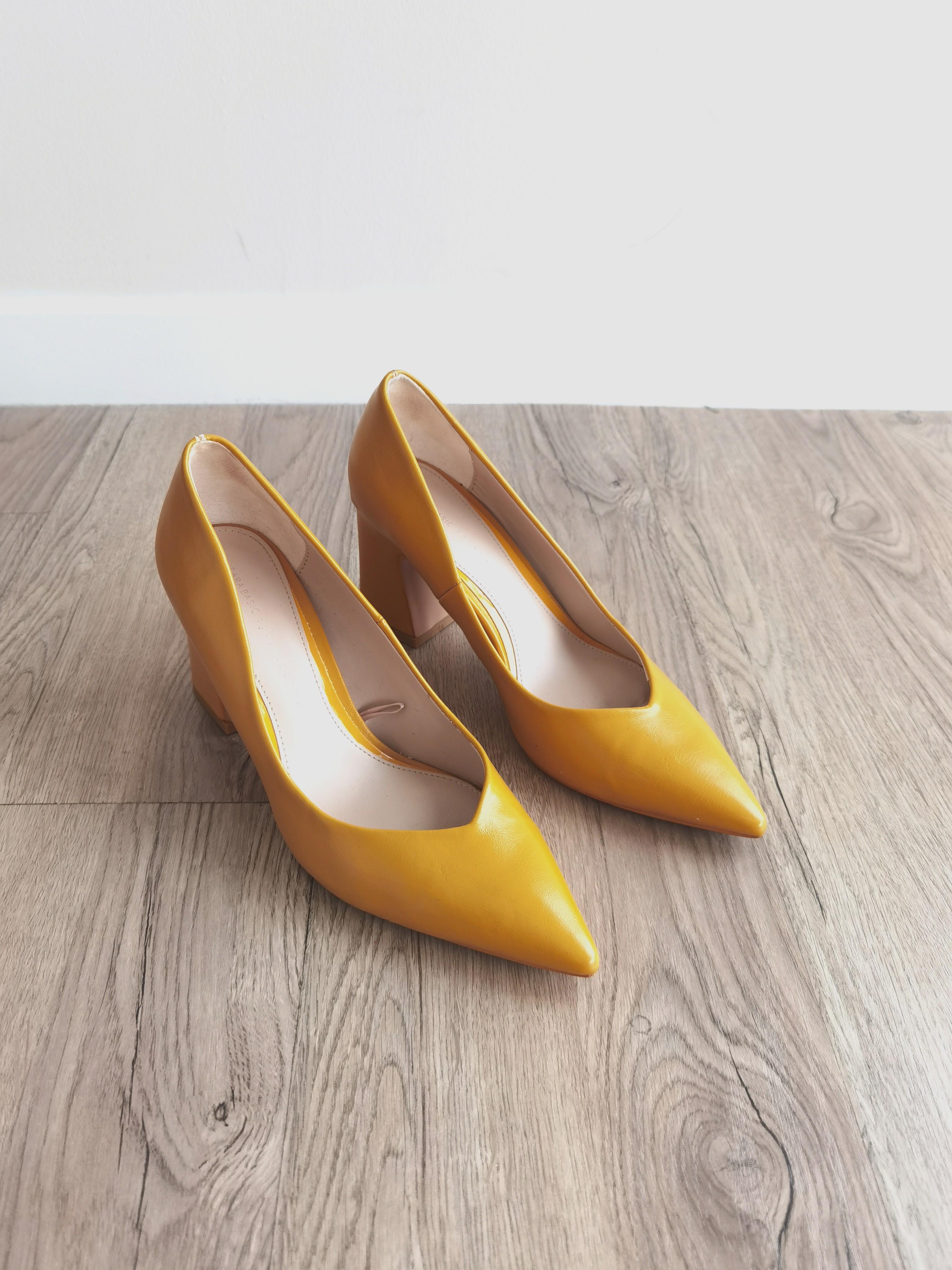 Yellow court discount shoes zara