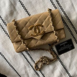 (Category: ) located in . Submitted by chic_gal (Listing ID 1122141977, Image 1). Description: .