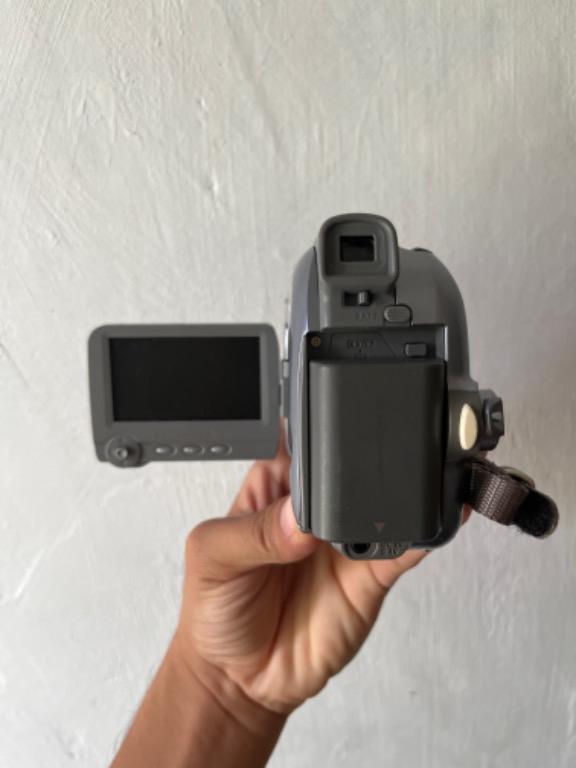 Canon digital camcorder zr500 (Category: Other Gadgets) located in Imus. Submitted by gntabing (Listing ID 1121978476, Image 2). Description: old canon digital recorder..